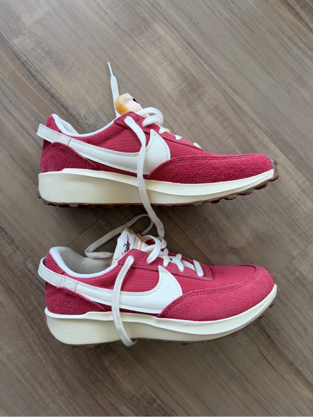 Nike women’s waffle debut vintage adobe red white casual sneakers.